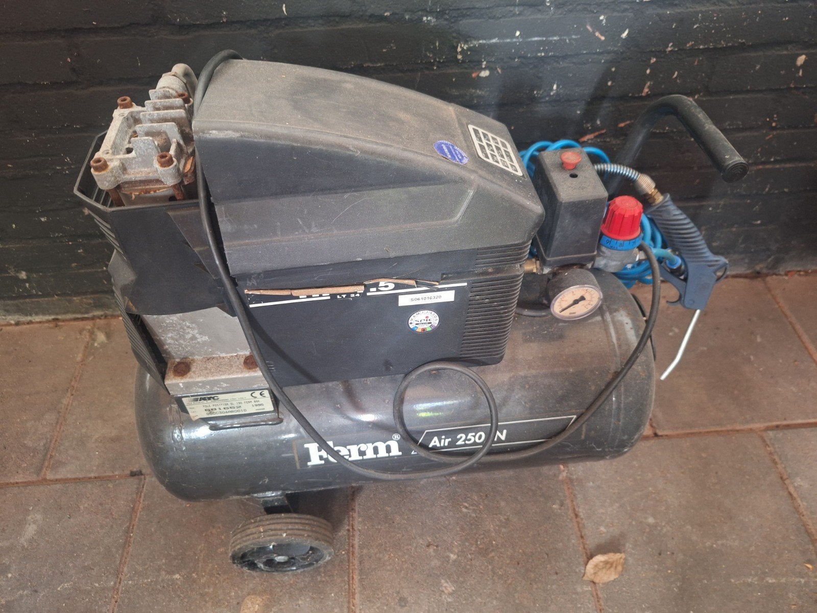 Ferm compressor, Doe-het-zelf en Verbouw, Compressors, Minder dan 25 liter, Ophalen, Gebruikt, Minder dan 200 liter/min