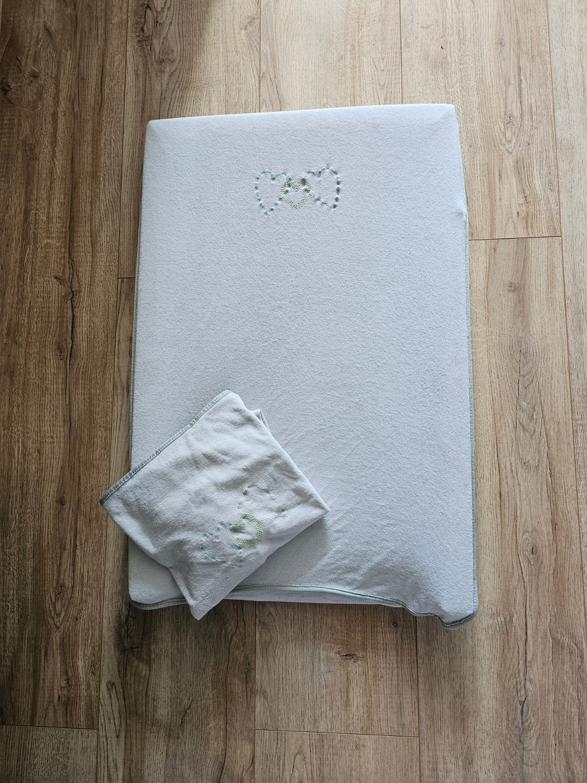 Aankleedkussen met 2 hoezen, Kinderen en Baby's, Badjes en Verzorging, Aankleedkussen, Zo goed als nieuw, Standaard, Ophalen