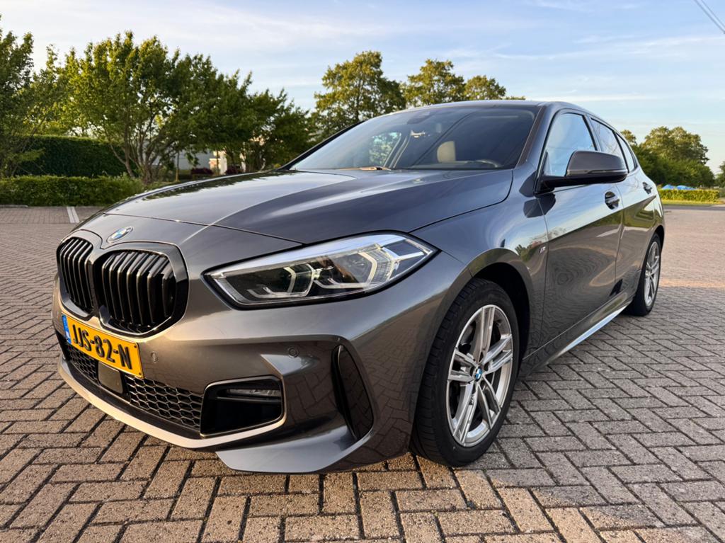 BMW 1-Serie 118i 140pk 2019 Grijs, Auto's, BMW, Lane Keeping Assist, 680 kg, Handgeschakeld, 3 cilinders