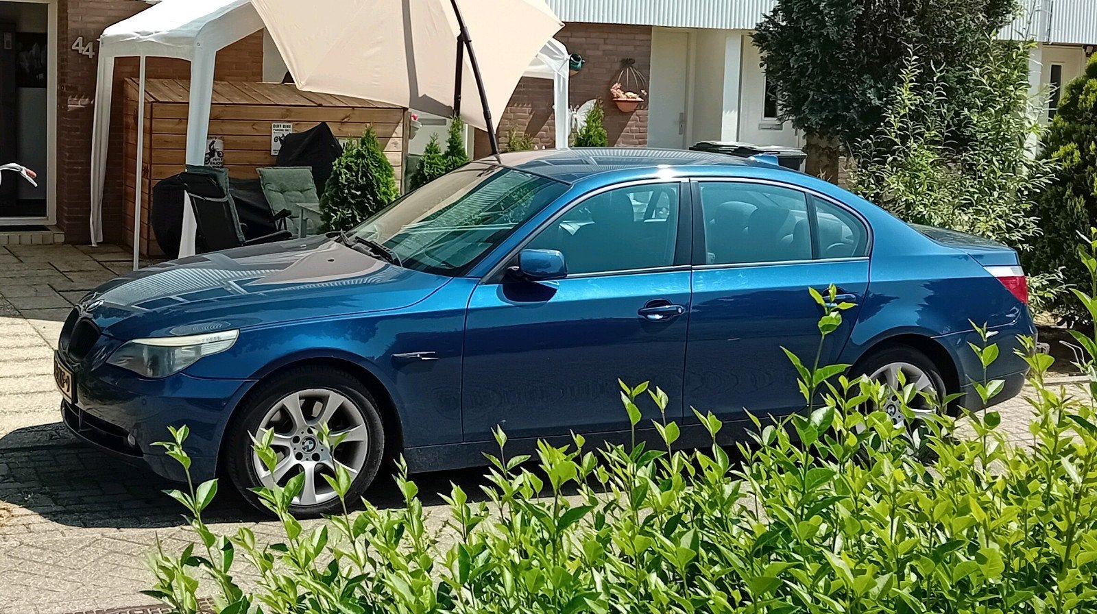 BMW 525i  nu voor € 2828,-, 1800 kg, 2497 cc, Blauw, 11 km/l