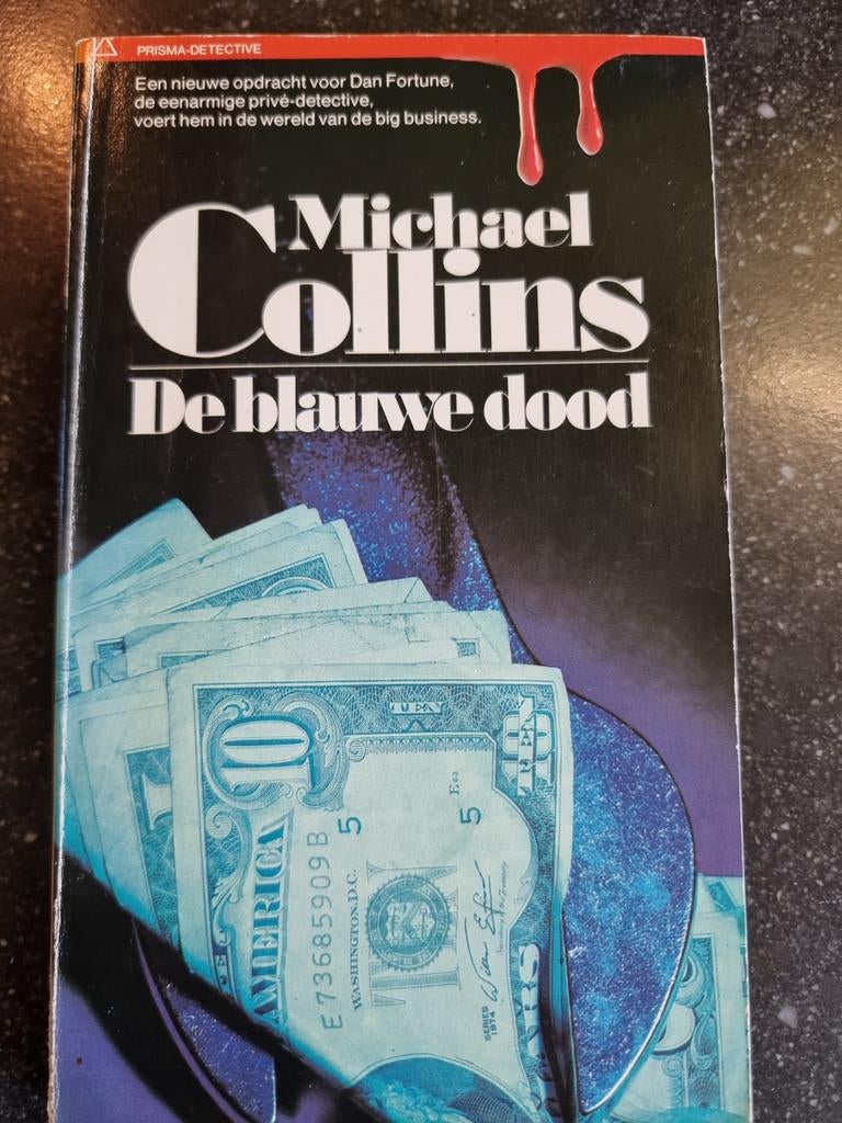 Michael Collins - De blauwe dood (Prisma Detective), Ophalen of Verzenden, Gelezen, Michael Collins