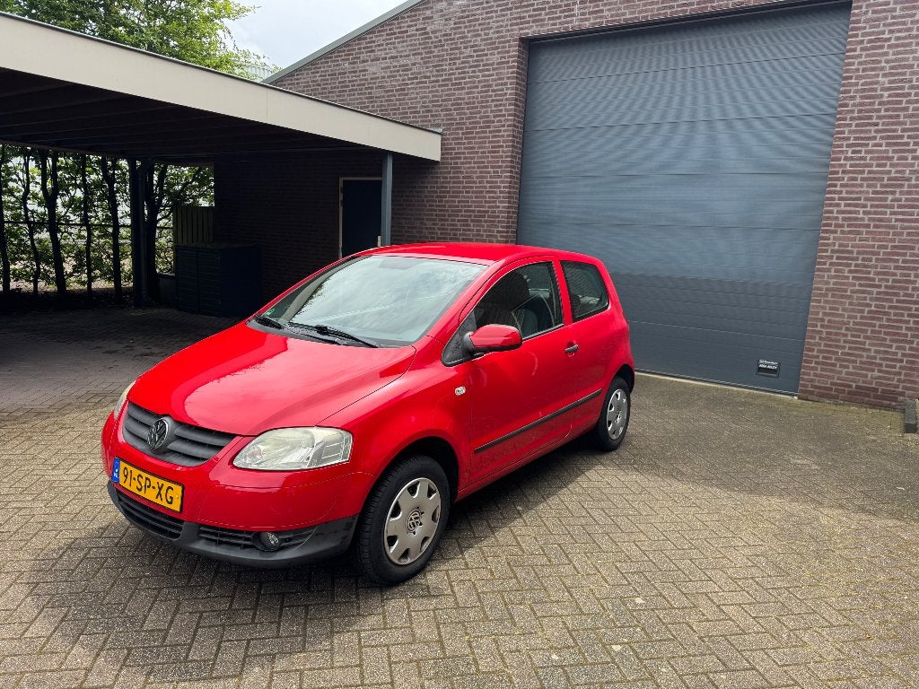 Volkswagen Fox 1.4 55KW 2006 Rood, Auto's, Voorwielaandrijving, 4 cilinders, 4 stoelen, Origineel Nederlands