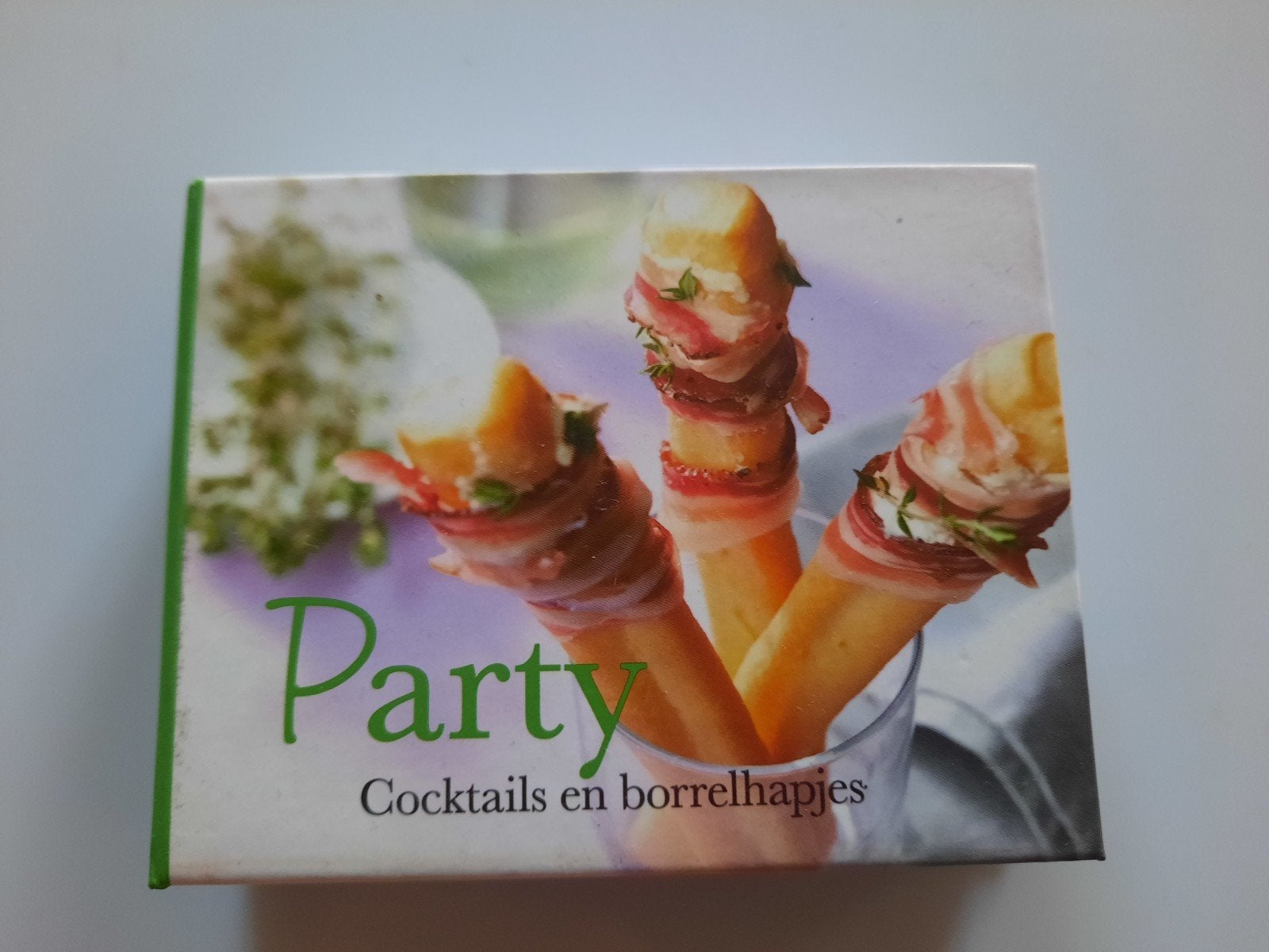 PARTY COCKTAILS en BORRELHAPJES  Boek is NIEUW, Ophalen of Verzenden, Nieuw