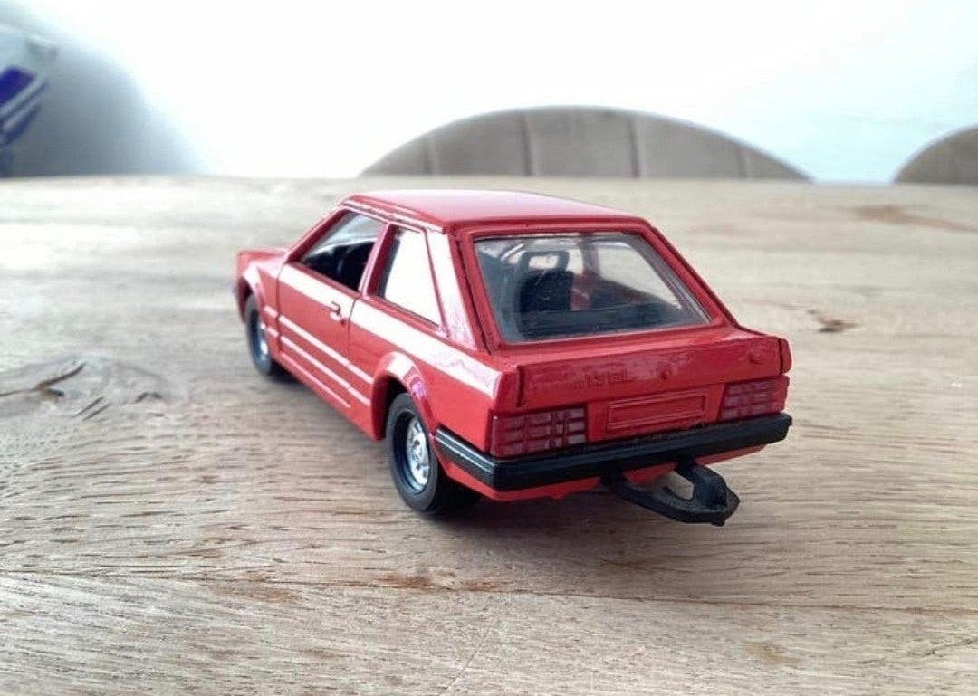 Corgi Ford Escort 1.3 GL 1:36 – jaren ’80, Hobby en Vrije tijd, Ophalen of Verzenden, Zo goed als nieuw, Auto, Corgi