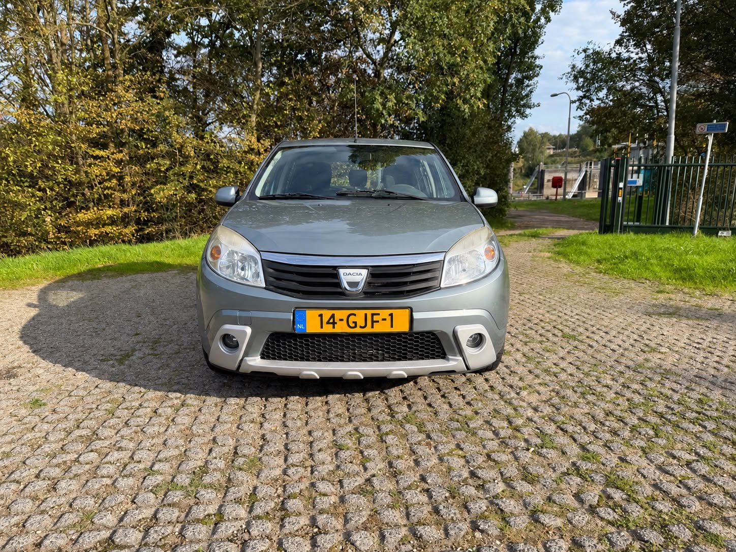 Dacia Sandero 1.6 AIRCO APK TOT 10 september 2027, Voorwielaandrijving, 40 €/maand, 1011 kg, 4 cilinders