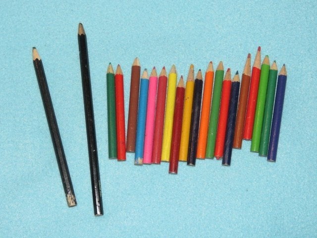 1 EURO OF GRATIS 19 kleine kleurpotloden en 2 grote, Ophalen, Zo goed als nieuw, Potlood of Stift