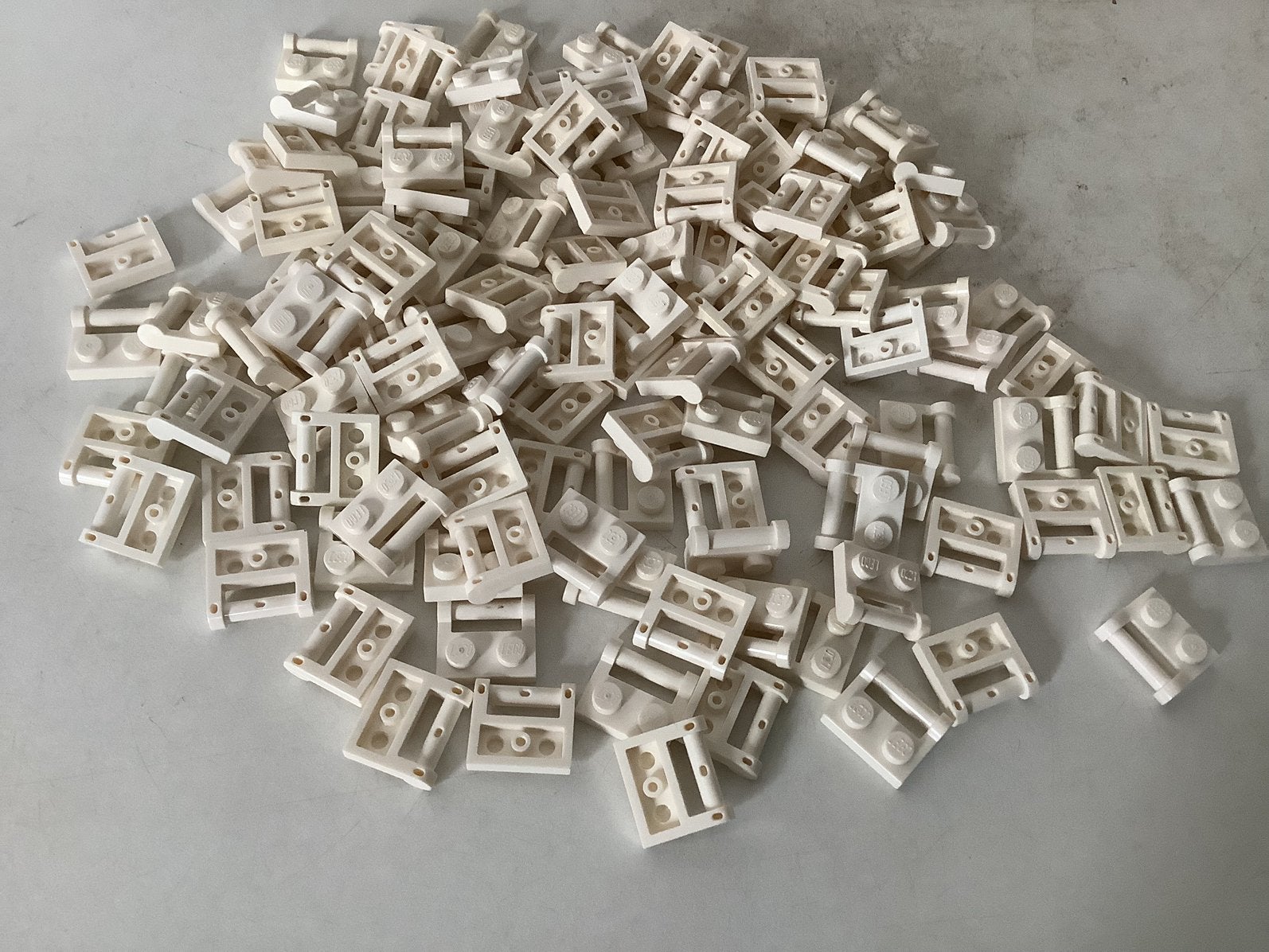 Lego plaat aangepast 1x2 met handvat aan zijkant wit, Ophalen of Verzenden, Gebruikt, Losse stenen, Lego