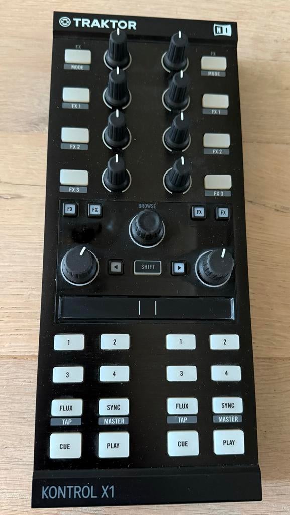 Complete Traktor DJ Set: Kontrol X1, Audio 2, Kabel, Ophalen of Verzenden, Zo goed als nieuw