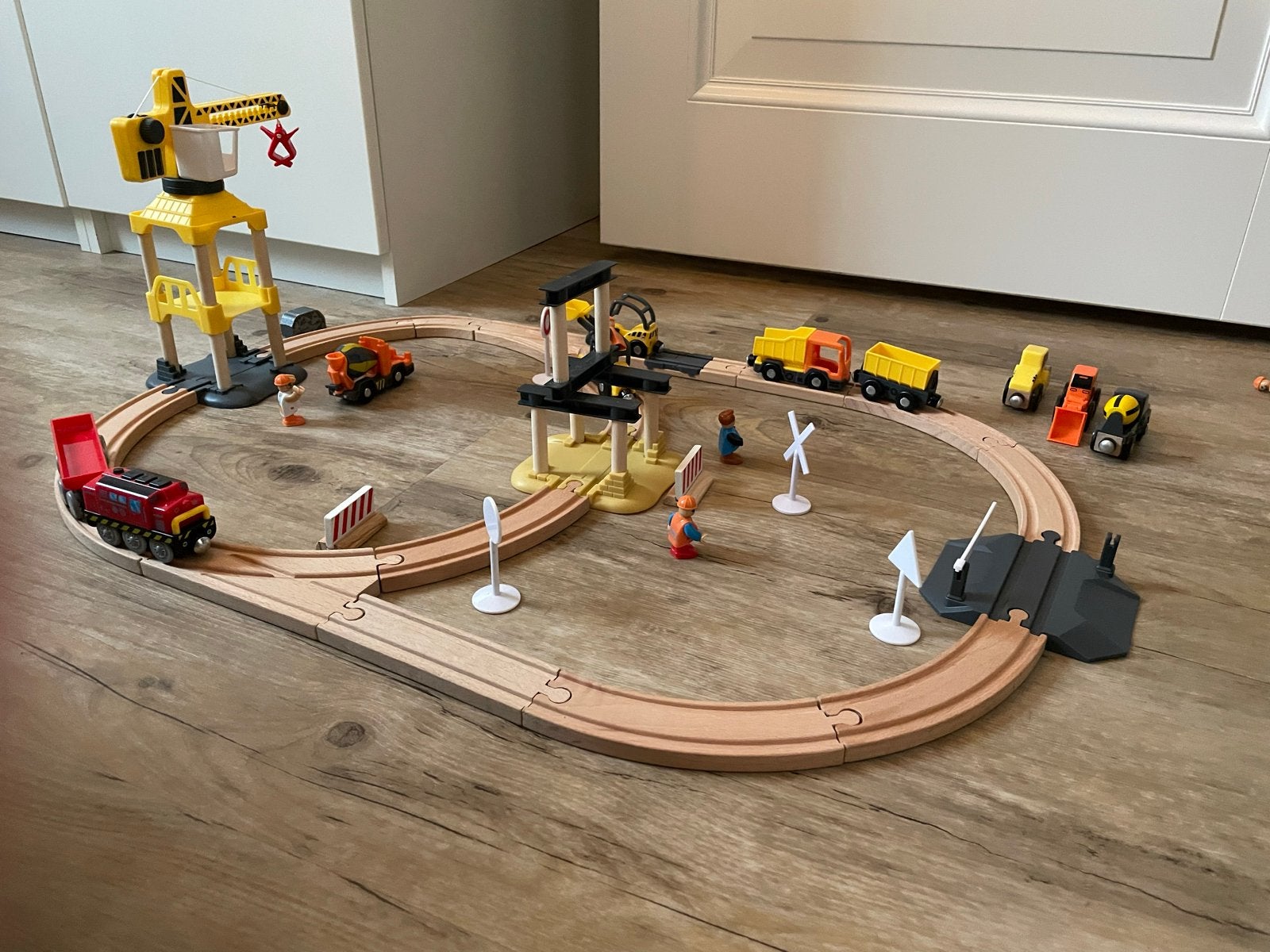 Houten Treinset met Kraan en Extra Voertuigen, Ophalen of Verzenden, Gebruikt, Rij- of Hobbelspeelgoed