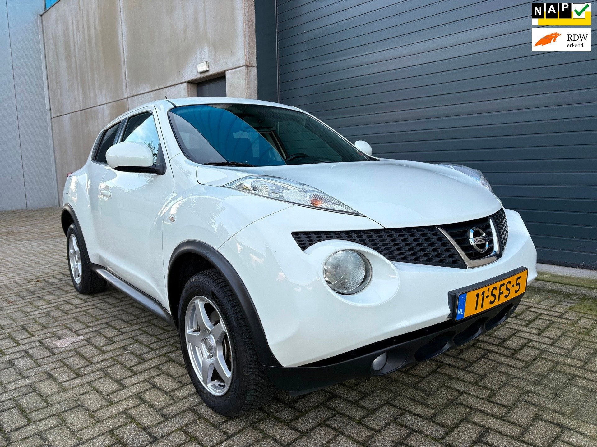 Nissan Juke 1.6i Acenta CLIMA NAVI NAP 2011, Auto's, Voorwielaandrijving, Euro 5, 4 cilinders, Alcantara