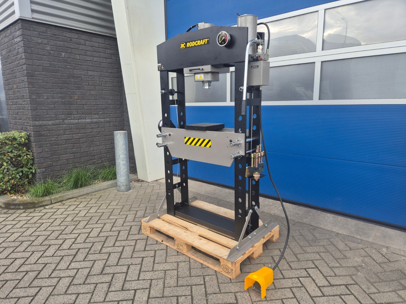 Foto 3 van RODCRAFT Werkplaatspers Hydro-pneumatisch 75 TON NU ACTIE!