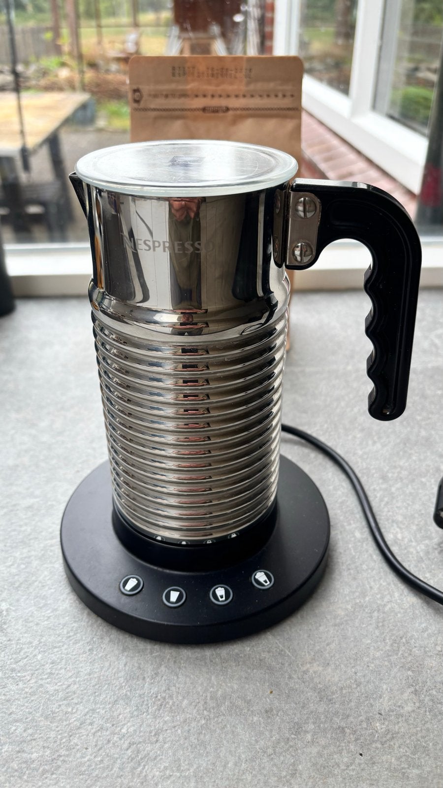 Nespresso melkopschuimer - Perfect voor cappuccino’s, Ophalen of Verzenden, Gebruikt, Elektrische melkopschuimer