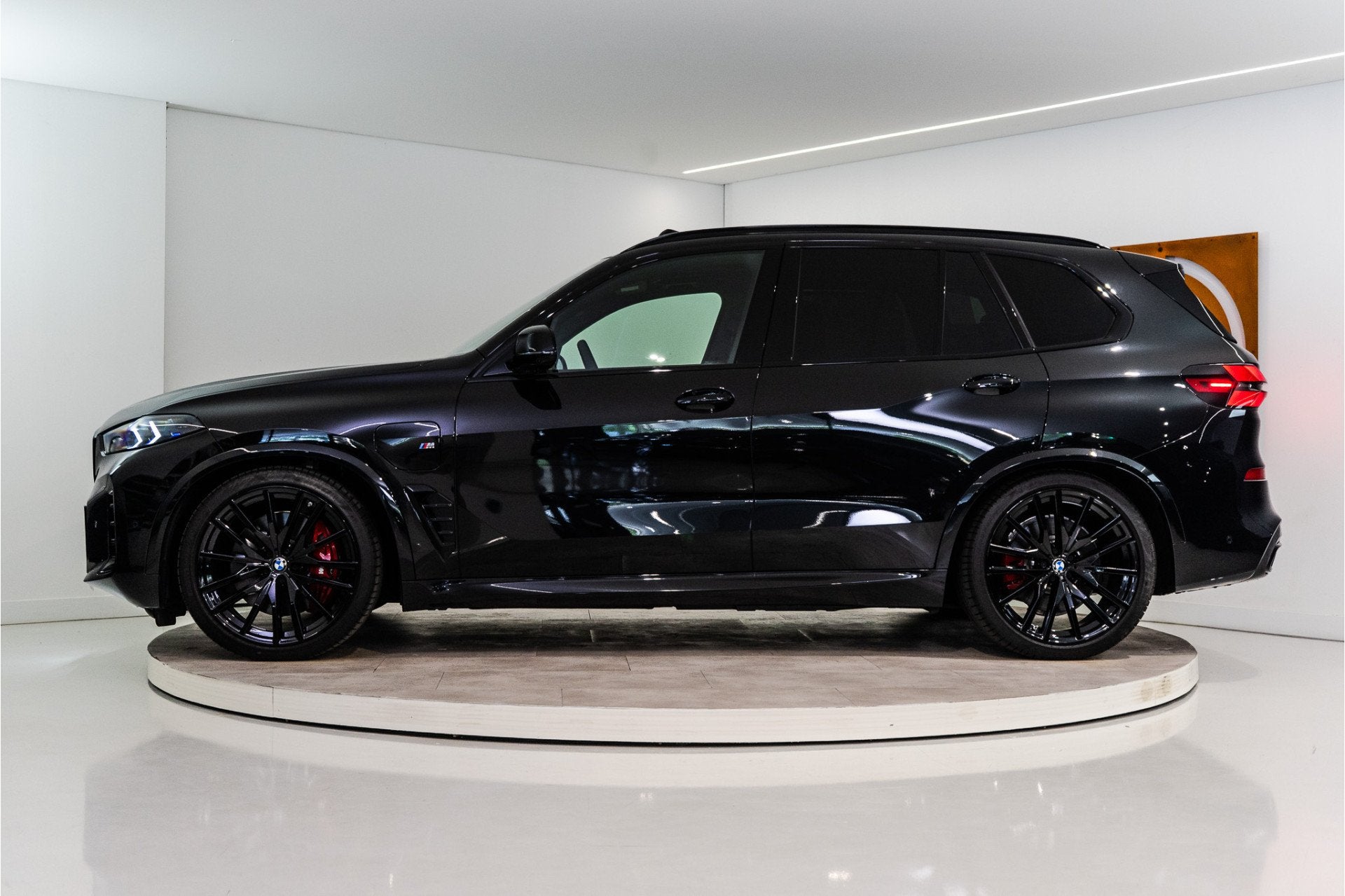 BMW X5 xDrive50e M-Sport Pro 490PK | Harman/Kardon | Pano |, 12 maanden, Gebruikt, 2395 kg, Zwart