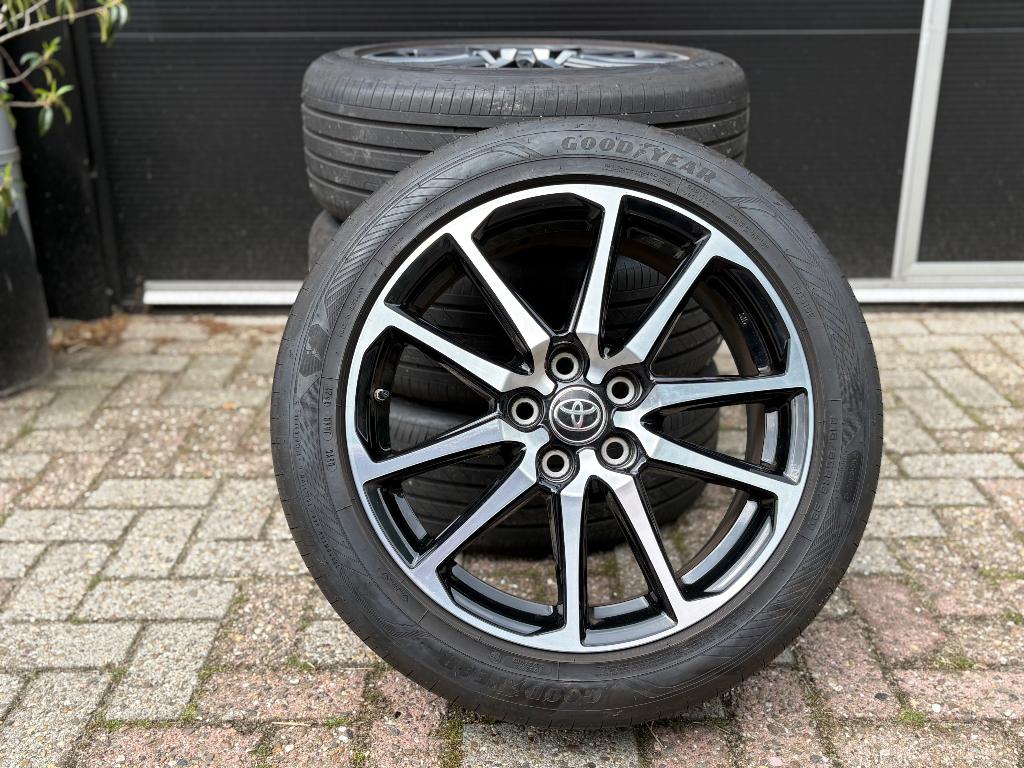 Toyota Yaris Cross GR Zomerset Origineel, Auto-onderdelen, Banden en Velgen, Ophalen, 18 inch, Banden en Velgen, Personenwagen