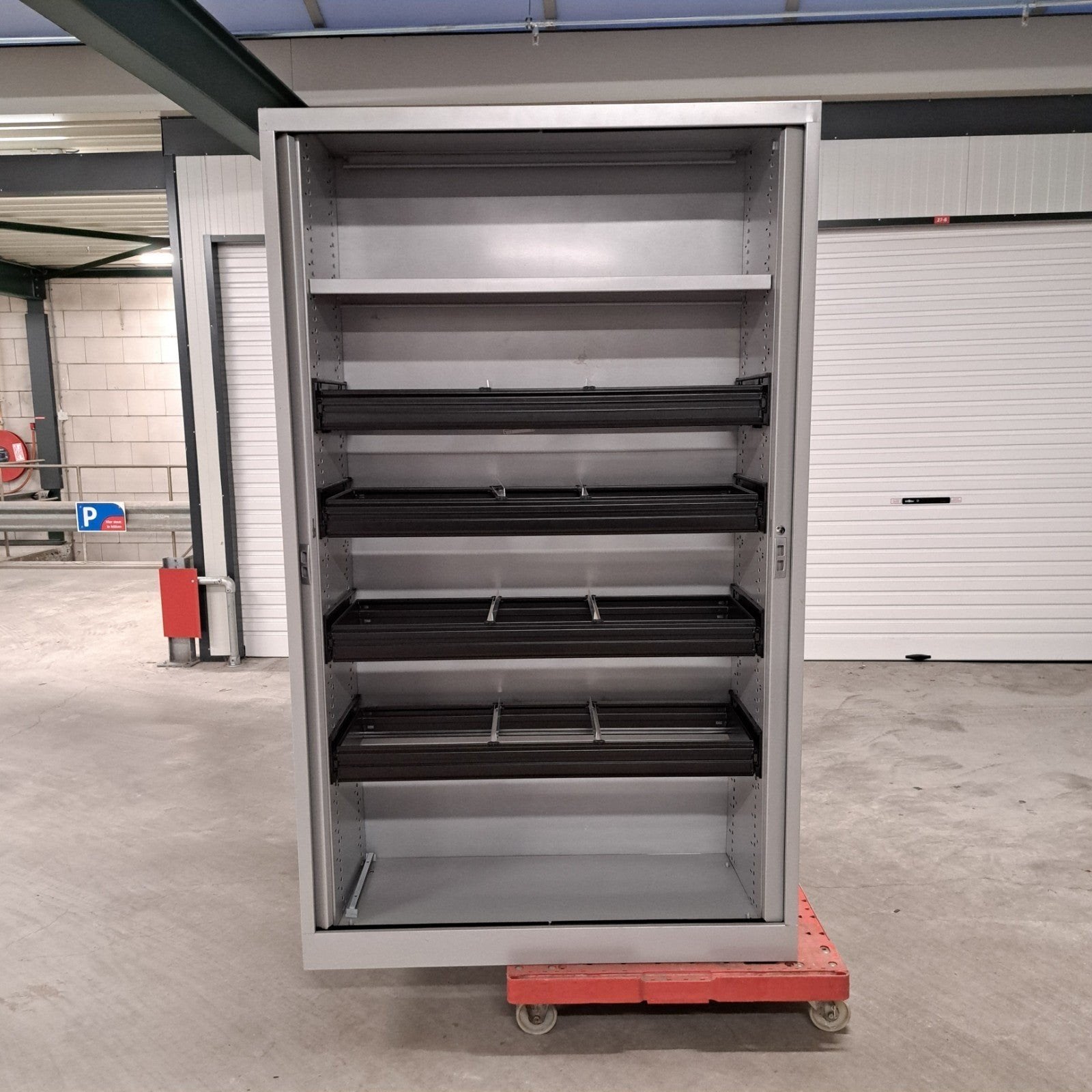 rolschuifdeuren archiefkast met 1 plank en 4 archief lades., Ophalen, Gebruikt, 25 tot 50 cm, 100 tot 150 cm