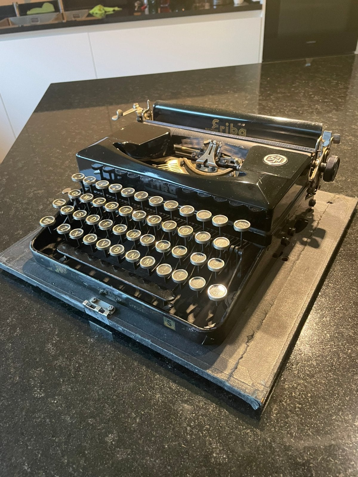 Vintage Erika typemachine zwart met koffer, Diversen, Ophalen of Verzenden, Gebruikt