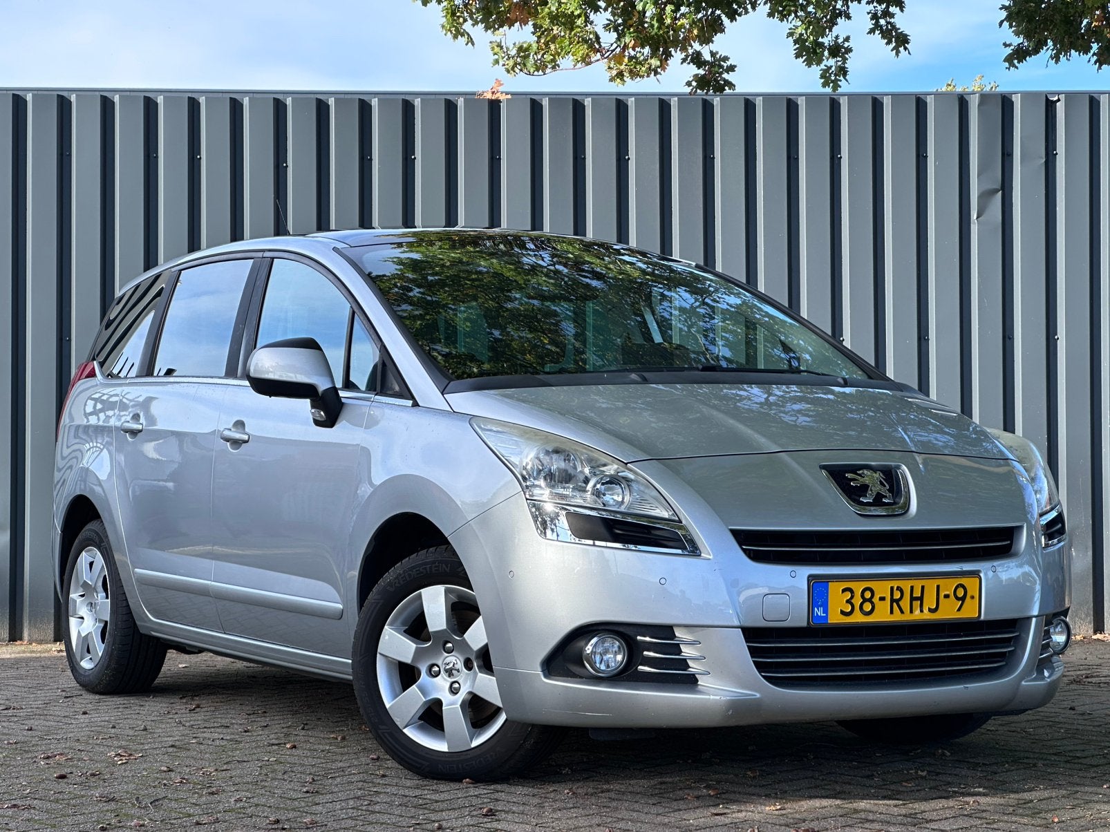 Peugeot 5008 | 7-Persoons | Pano | Navi | Trekhaak | LMV, Voorwielaandrijving, Bedrijf, Handgeschakeld, 84 €/maand