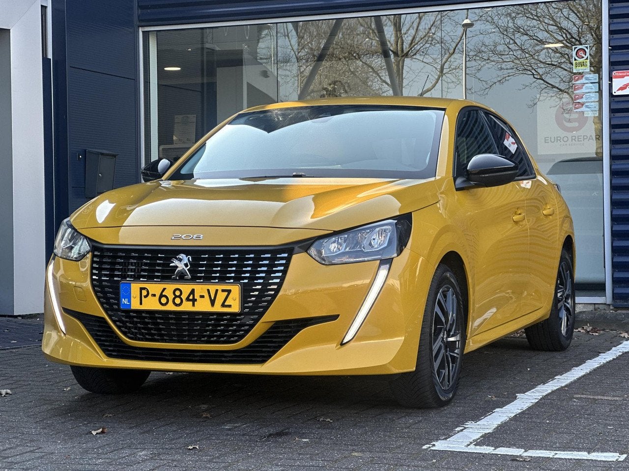 Peugeot 208 1.2 PureTech 100pk Allure | Automaat | Parkeerca, 101 pk, Gebruikt, 19 km/l, 3 cilinders