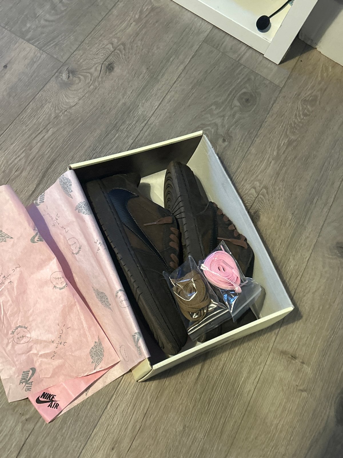 Nike Air Jordan 1 Low Travis Scott Reverse Mocha, Ophalen of Verzenden, Nieuw, Bruin, Sneakers of Gympen