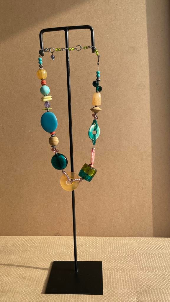 Kleurige korte ketting, Ophalen of Verzenden, Zo goed als nieuw, Overige kleuren, Overige materialen