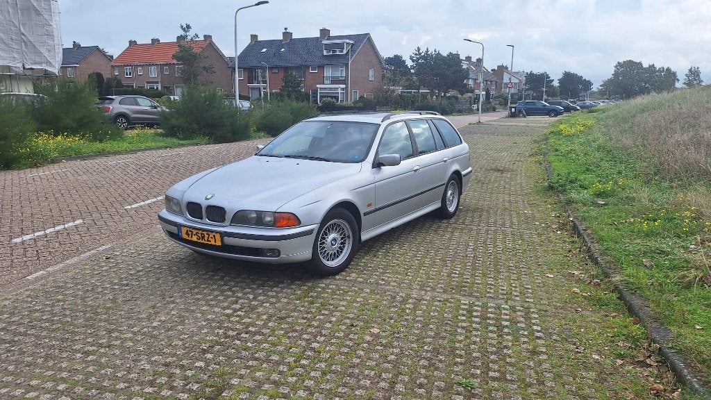 BMW 5-Serie 2.5 I 523 Touring AUT 2000 Grijs, Automaat, Achterwielaandrijving, Zwart, 2494 cc
