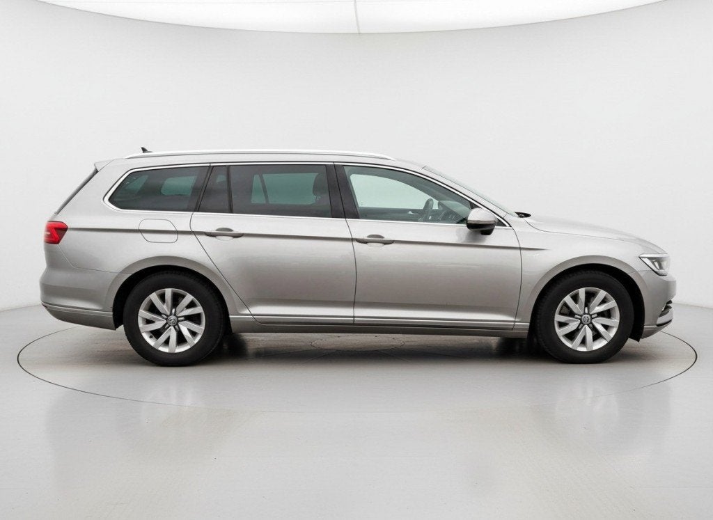 Volkswagen PASSAT 2.0 TDI R line BUSINESS ED. CRUISE, TREKHA, Voorwielaandrijving, Gebruikt, Euro 6, 4 cilinders
