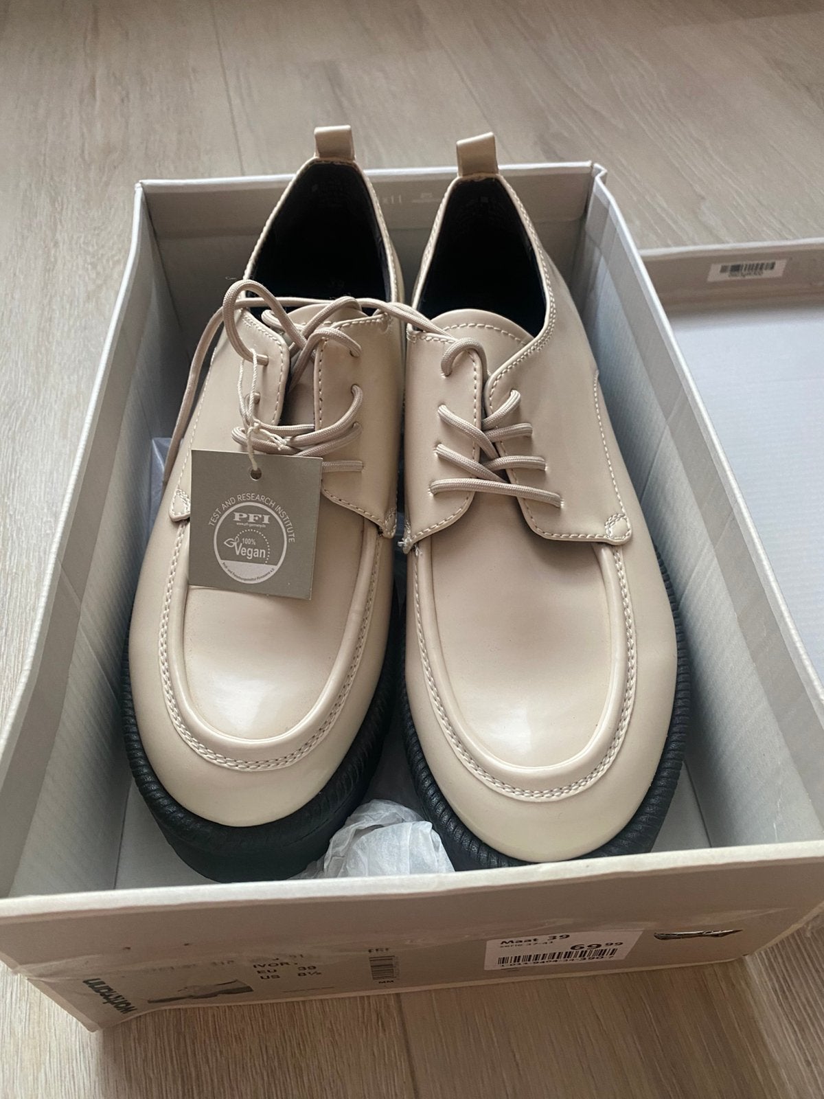 Tamaris crèmekleurige leren loafers voor dames, maat 39 EU,, Kleding | Dames, Verzenden, Nieuw, Instappers, Beige