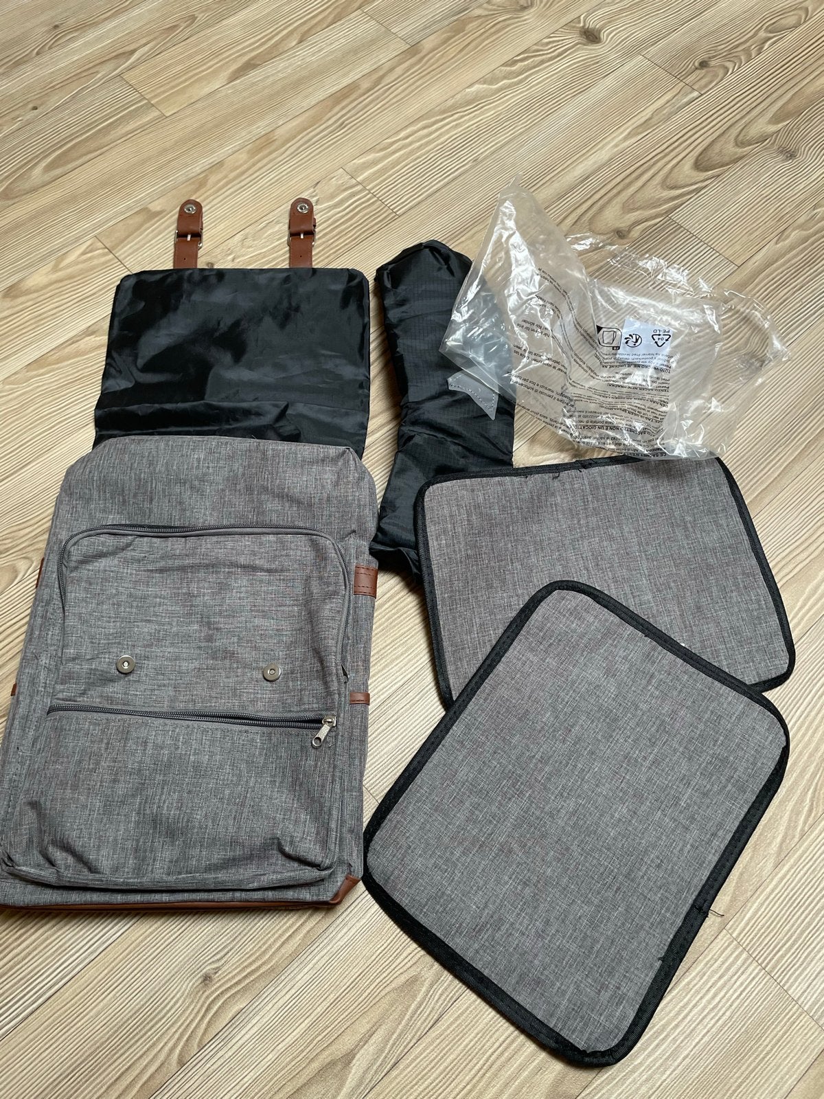 Stijlvolle grijze rugzak met bruine accenten, 25 tot 40 cm, Nieuw, Ophalen of Verzenden, Overige merken