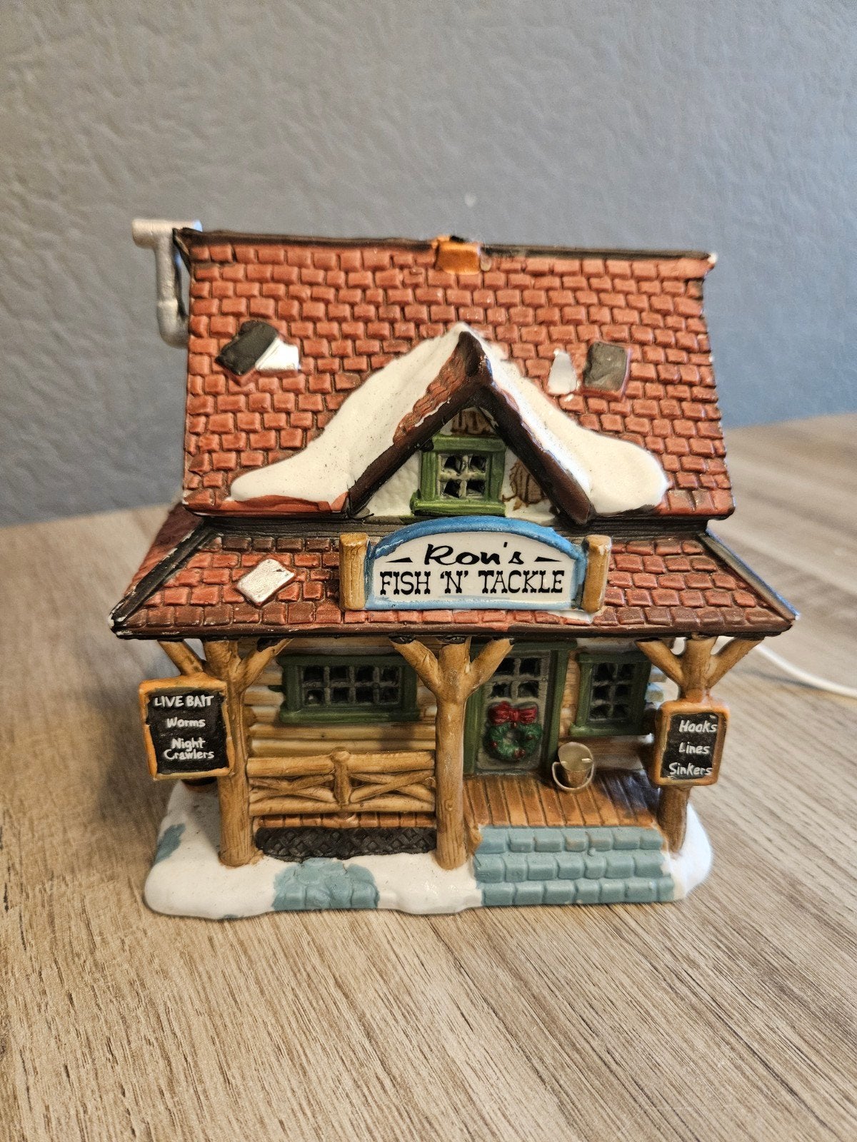 Lemax Fish and tackle huisje - kerstdorp, Ophalen of Verzenden, Zo goed als nieuw