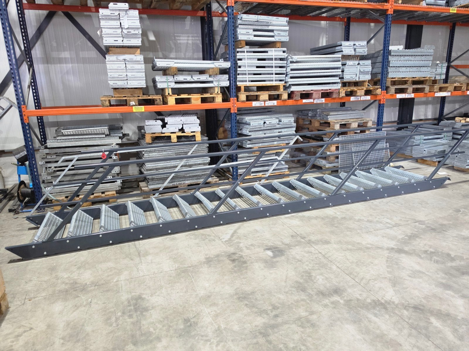 Stalen trap hoog 4mtr RAL 7016 nor085, Doe-het-zelf en Verbouw, Ophalen, 2 tot 4 meter
