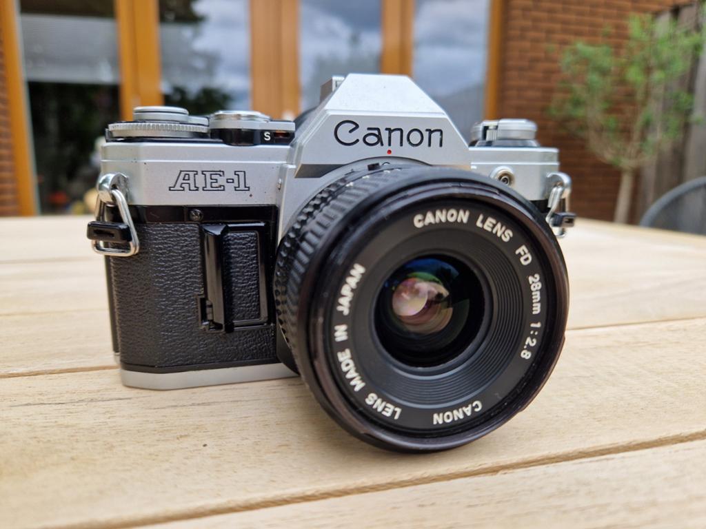 Canon AE-1 te koop met diverse lenzen, Audio, Tv en Foto, Fotocamera's Analoog, Ophalen of Verzenden, Zo goed als nieuw, Spiegelreflex