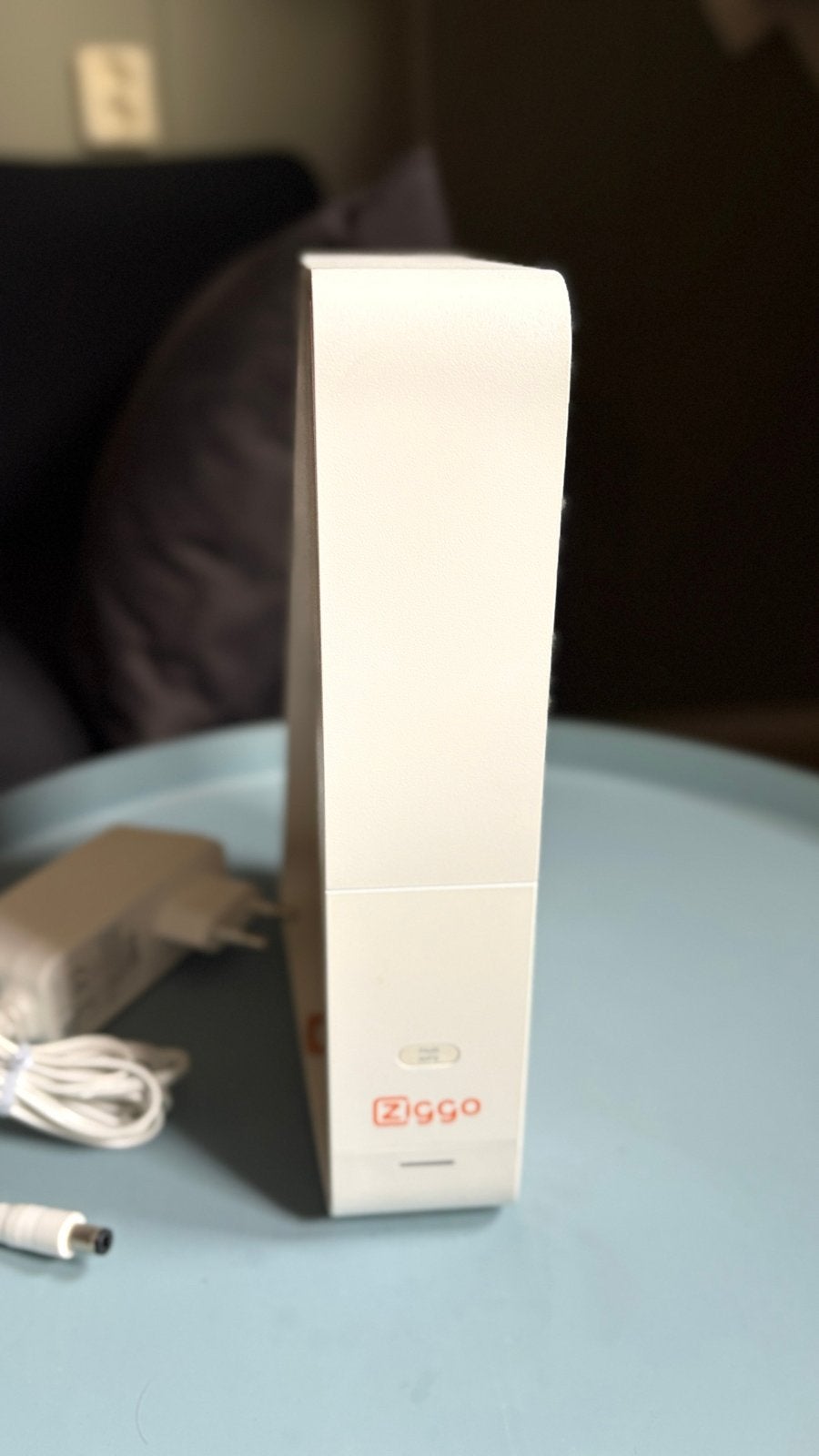 Ziggo Connectbox TG2492LG-ZG met adapter, Ophalen of Verzenden, Zo goed als nieuw, Router met modem