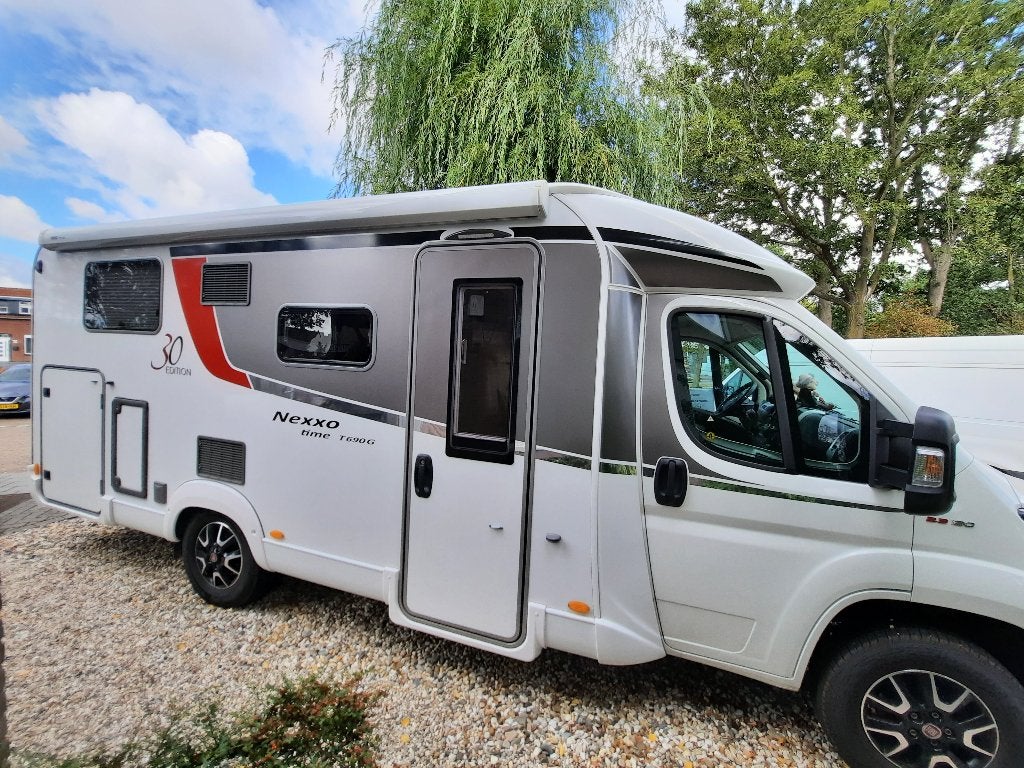 Burstner Nexxo Time T 690 G - Goed onderhouden camper, 2020, Caravans en Kamperen, Automaat, Chemisch toilet, Standaard zit, Ringverwarming