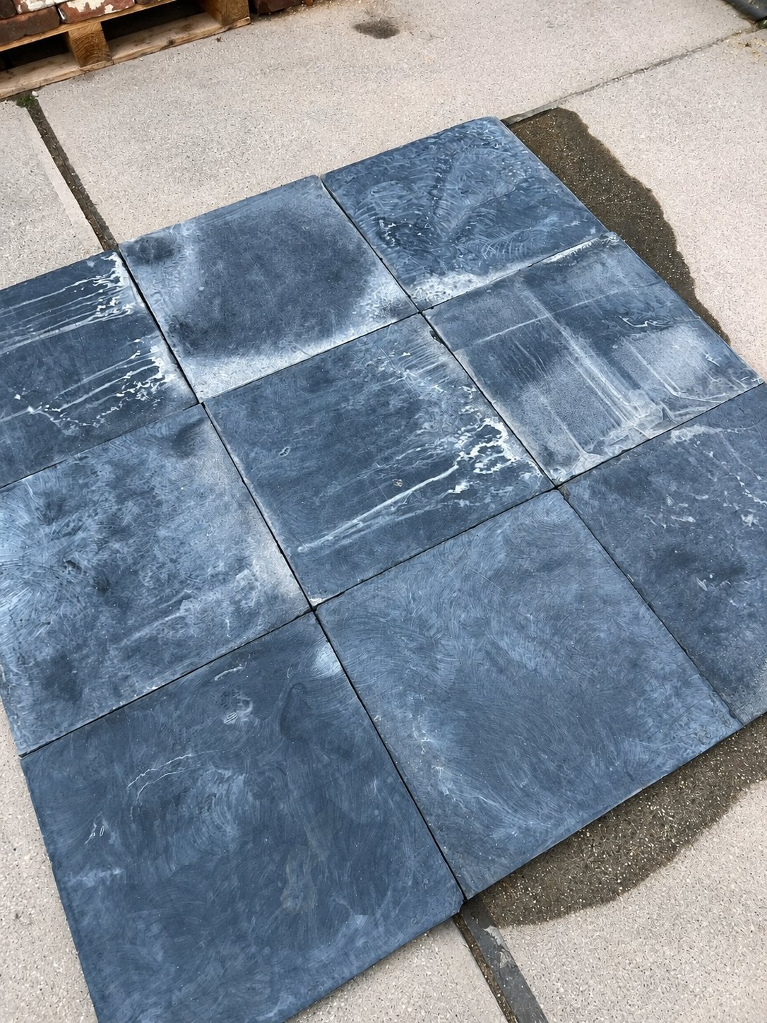 Oude blauwe grijze kerkdallen plavuizen 55x55 cm 50m2