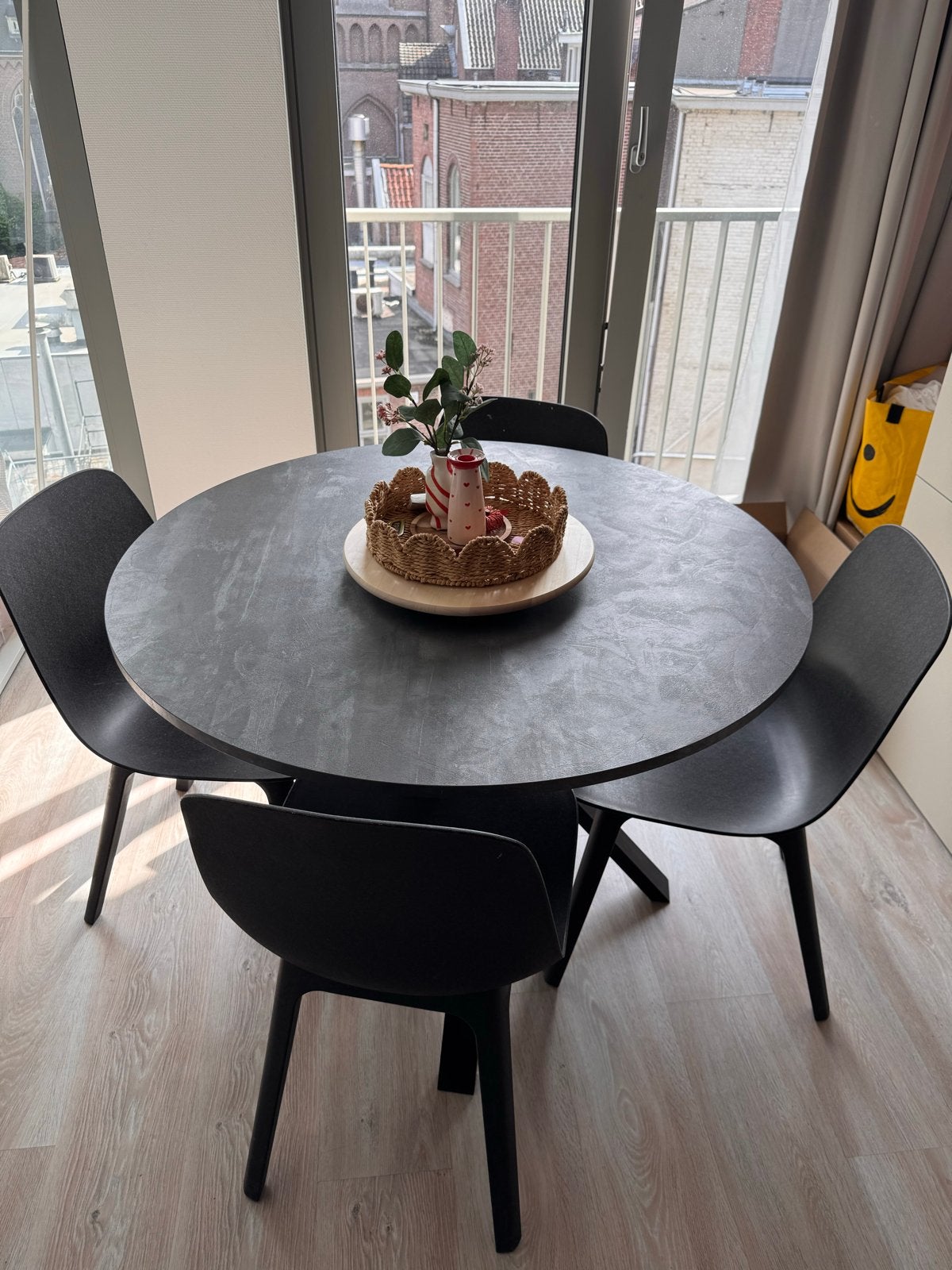 Ikea Mariedamm tafel met 4 Odger stoelen, Huis en Inrichting, Tafels | Eettafels, Ophalen, Kunststof, Gebruikt, 100 tot 150 cm