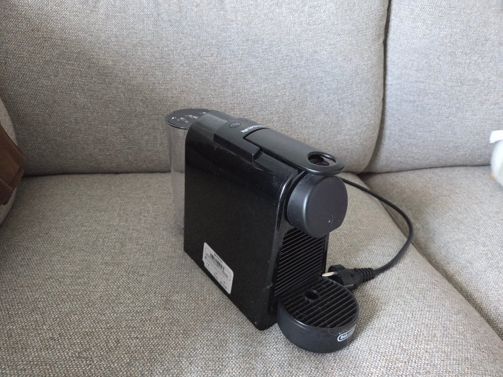 De'Longhi Nespresso Essenza Mini, Witgoed en Apparatuur, Ophalen of Verzenden, Gebruikt, Espresso apparaat, Koffiepads en cups