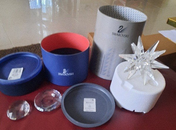 Swarovski pillen doosje en ster kandelaar groot samen 23.99, Ophalen of Verzenden, Gebruikt, Figuurtje