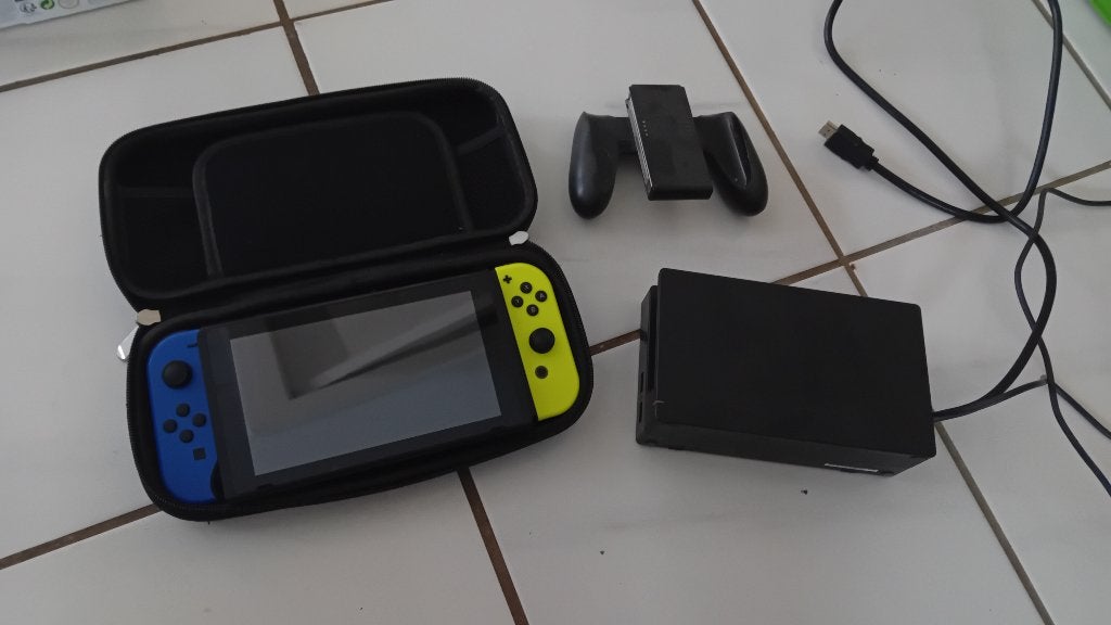 nitendo switch v2, Ophalen of Verzenden, Zo goed als nieuw, Met 2 controllers