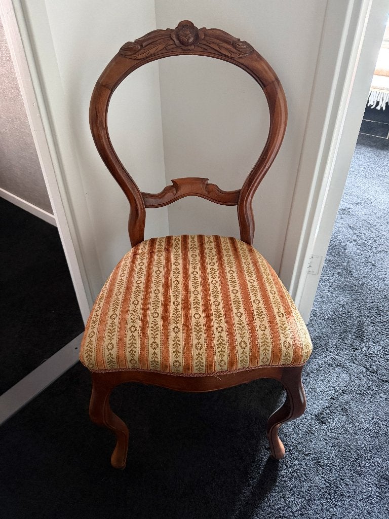 Antieke mahonie stoel met gestoken roos – Biedermeier, Ophalen