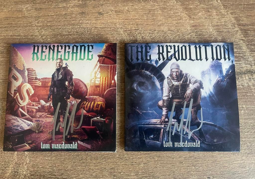 Gesigneerde Tom MacDonald Albums - The Revolution & Renegade, Ophalen of Verzenden, Zo goed als nieuw