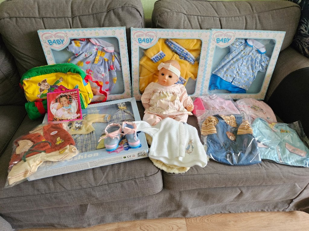 mooie Baby Born pop met heel veel kleertjes, tas m. schoenen, Kinderen en Baby's, Speelgoed | Poppen, Zo goed als nieuw, Babypop