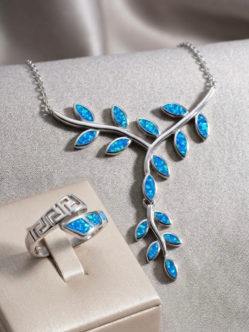 Prachtige zilveren set ketting en ring ingelegd met opaal, Ophalen of Verzenden, Zo goed als nieuw, Nvt, Nvt