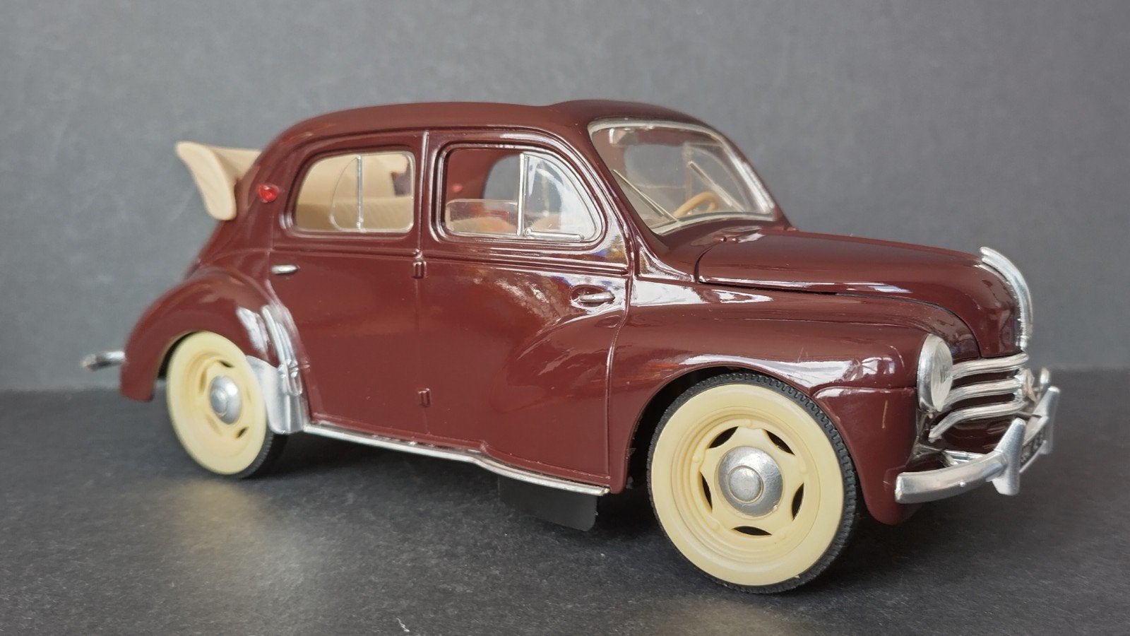 Renault 4CV Decouvrable 1:17 Solido Pol, Hobby en Vrije tijd, Modelauto's | 1:18, Solido, Auto, Verzenden, Zo goed als nieuw
