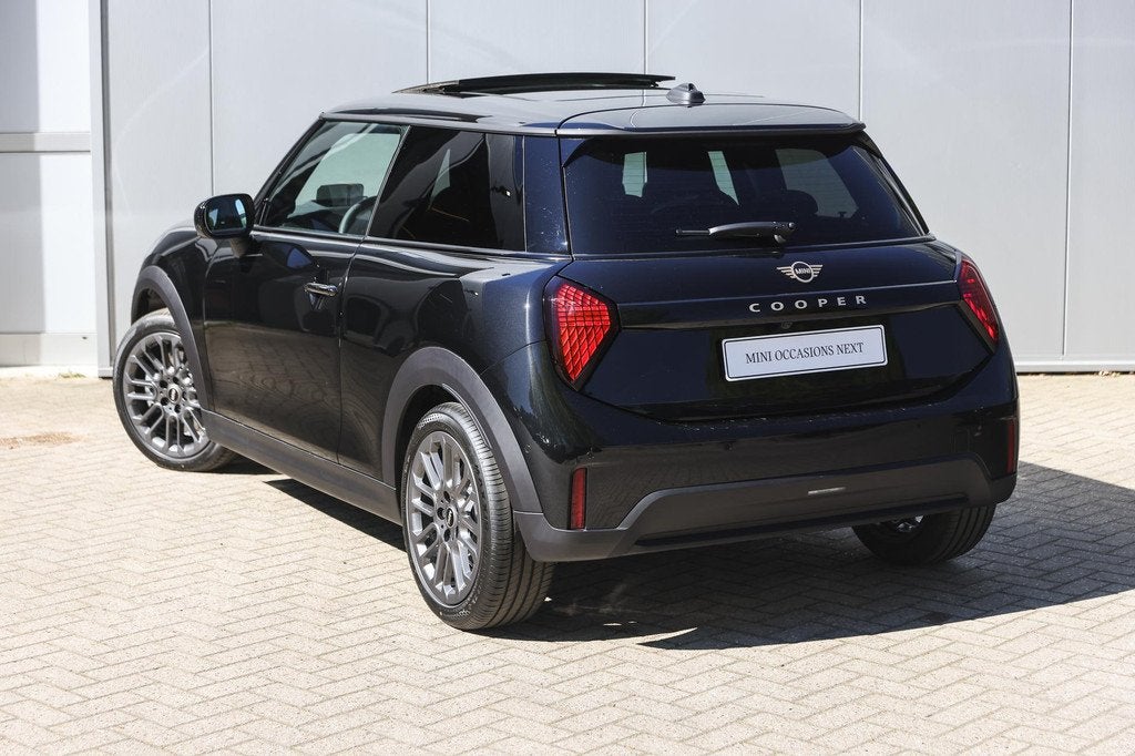 MINI Hatchback Cooper C Automaat / Classic / Pakket L / 17", Stof, 156 pk, Met garantie (alle), 4 stoelen