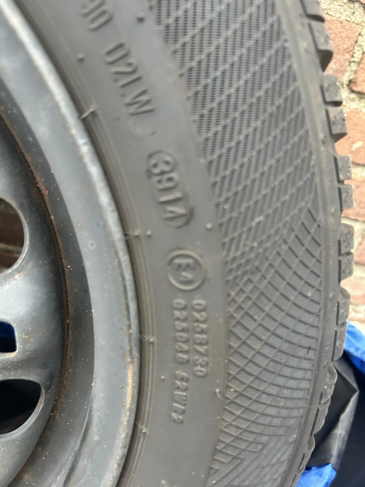 Winterbanden VW Polo 185/60 R15 Continental, Auto-onderdelen, Ophalen, Gebruikt, 15 inch, Banden en Velgen