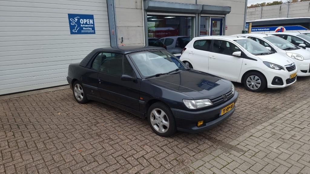 Peugeot 306 2.0 Cabriolet E2 1995 Zwart, Auto's, Peugeot, 1998 cc, Zwart, Cabriolet, 49 €/maand
