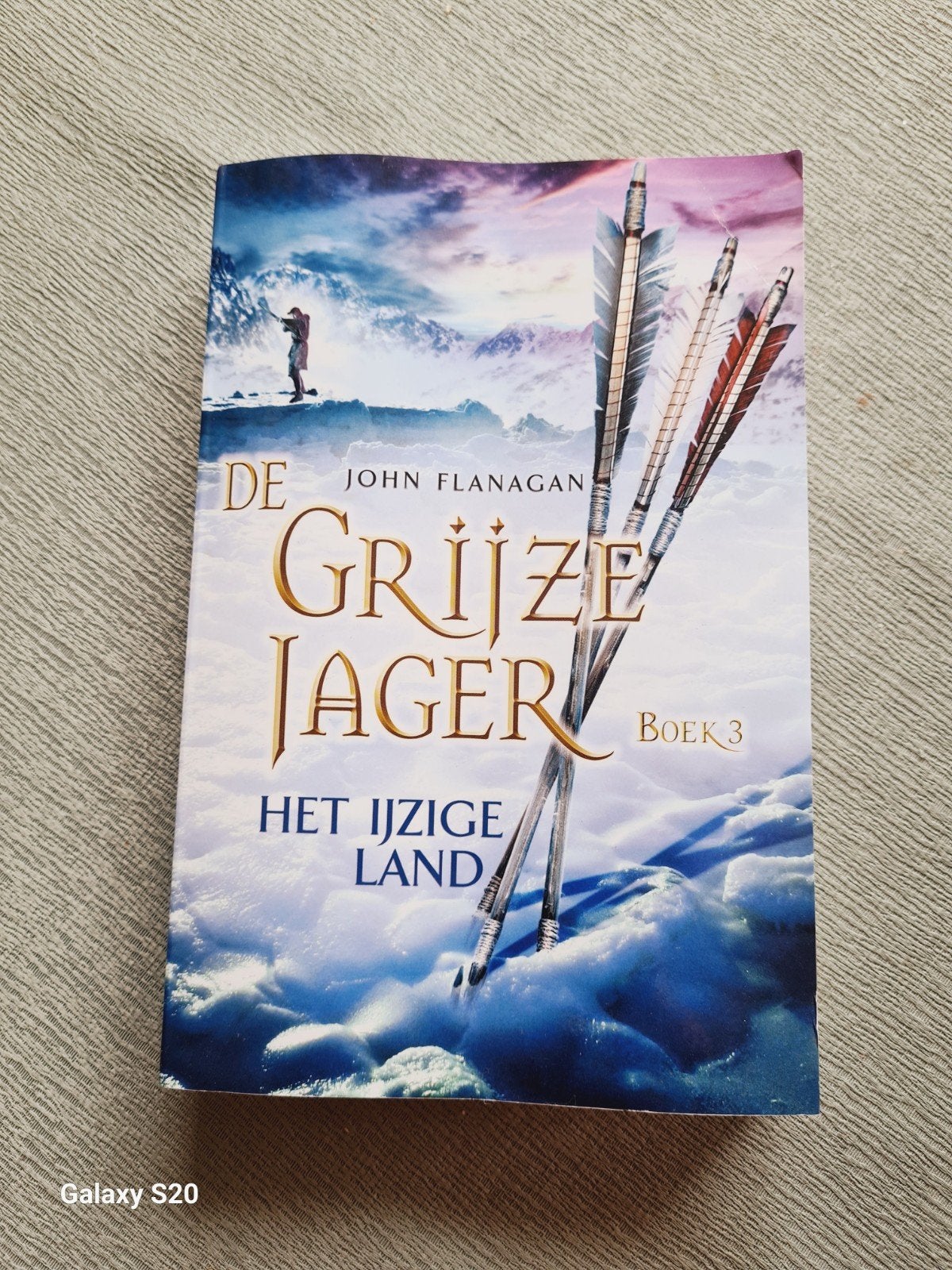 De Grijze Jager Boek 3: Het IJzige Land - John Flanagan, Ophalen of Verzenden, Gelezen, John Flanagan