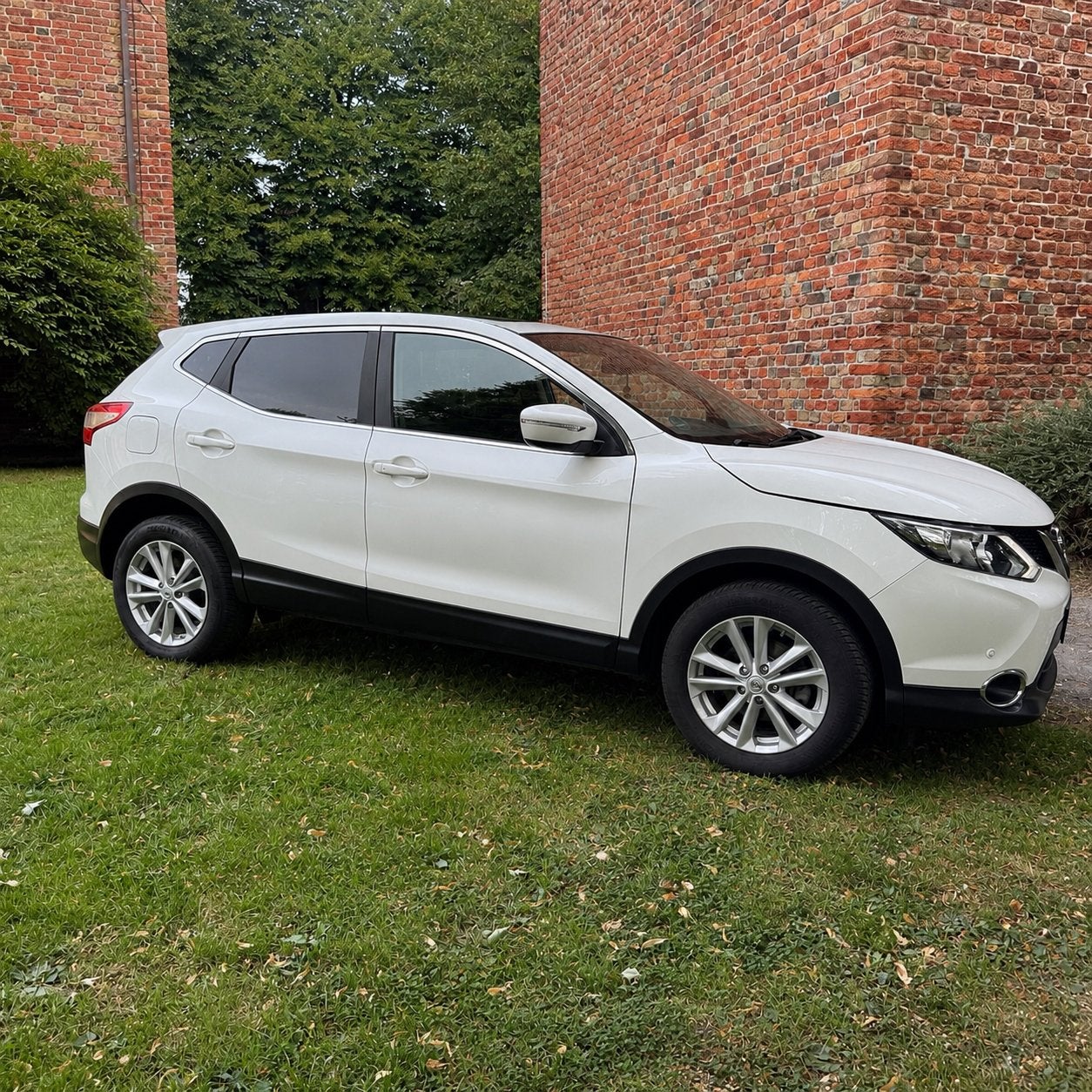 Nissan Qashqai g1.2 Dig-t 85KW 2WD 2014 Wit Parelmoer, Auto's, Nissan, Voorwielaandrijving, Stof, Zwart, 4 cilinders