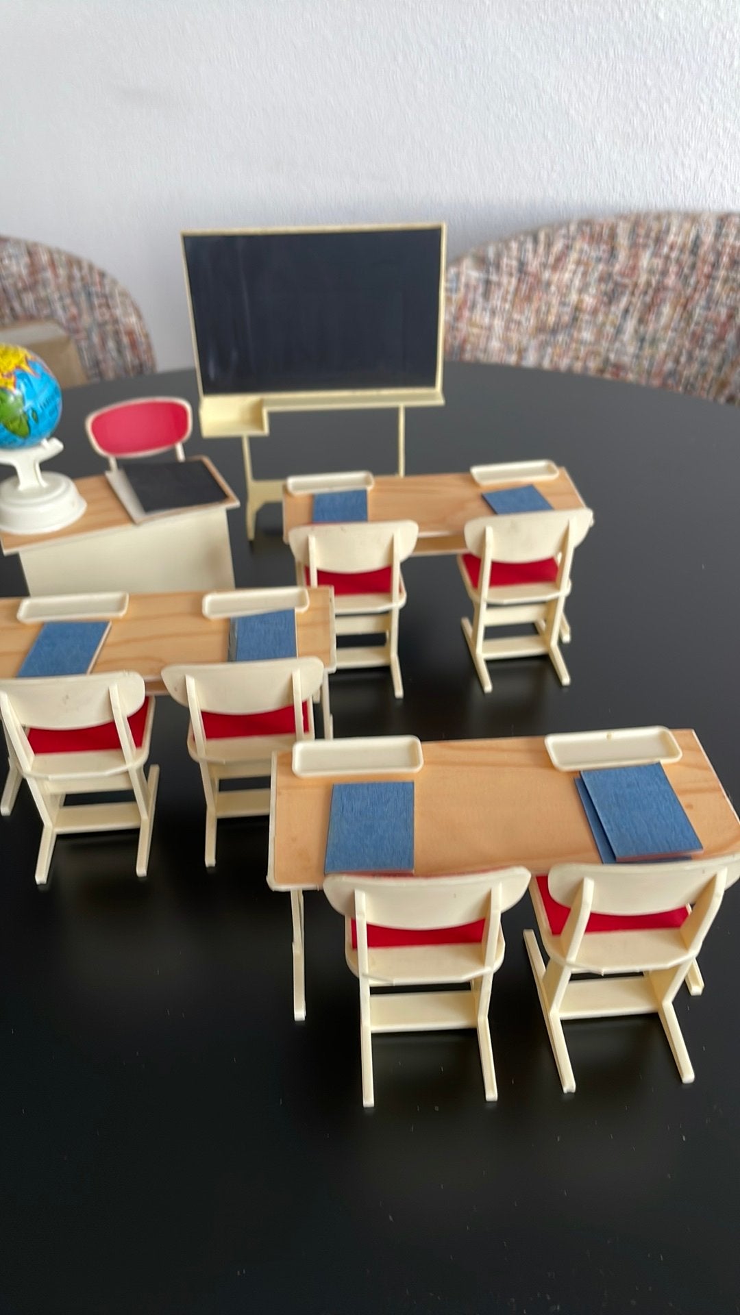 Miniatuur klasinrichting, Verzamelen, Poppenhuizen en Toebehoren, Verzenden, Gebruikt, Poppenhuis