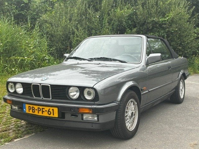 BMW 3 Serie Cabrio 320i (bj 1991), Auto's, Oldtimers, 127 pk, Achterwielaandrijving, Zwart, Cabriolet